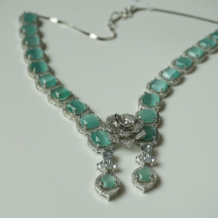 10SKQ9xHqNCJe1kJxFubWBWGYS2hzd_ZY.jpg Mint Green AD Necklace Set