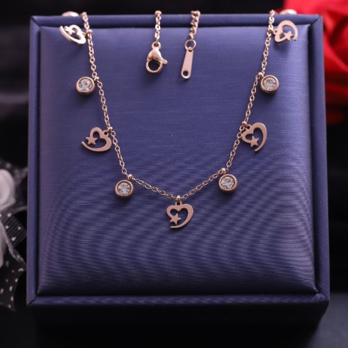 12Qyn_ndAoYGbyZLpzUz41j5zea9Zdl29.jpg 18k Rose Gold Plated Heart & Zirconia Charm Necklace