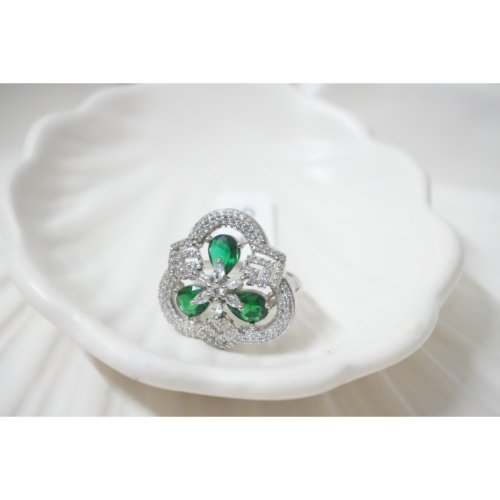 13WzKxtEBzenRO1uIYlNU2d-t3CSL0kRw.jpg Emerald Blossom AD Ring