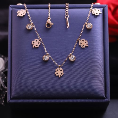 13Yxiblf4NP7adcHZgYDfBw-u8krmr1Dd.jpg 18k Rose Gold Plated Leaf Clover Shaped Charms & Zirconia Necklace