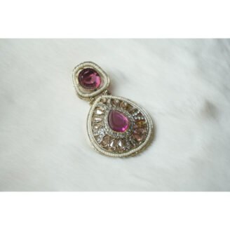 15VXGceSAH5oup4r2pXL59GZRmc1iwqLm.jpg Pink Crystal Dangler Golden Earrings