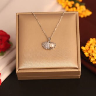 Silver Plated Chain Necklace with Oyester Pendant