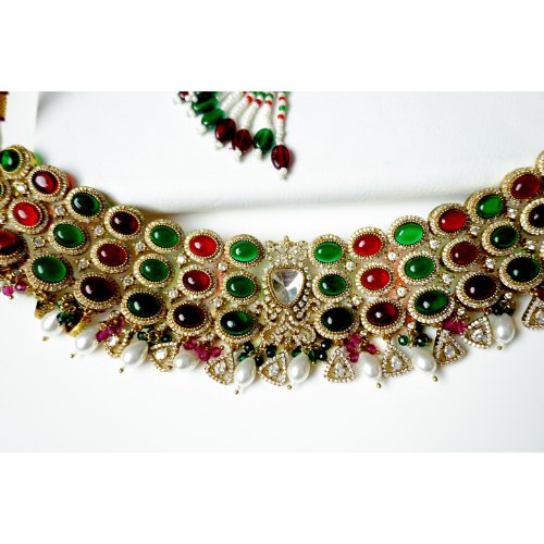 18TZ1cATqZ18cZiy4O4aFG0-pgDnO4c2r.jpg Navratna Pachi Kundan Necklace Set
