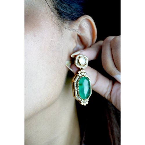18cGWFyMTrQM0OGYZsxKKxSN_BmqMxR7h.jpg Emerald Traditional Kundan Choker Necklace Set