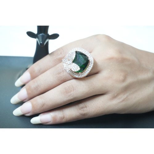 19gU8MkJXJ5iRl6sGNwU2ZJZzoC-w6rvi.jpg Royal Green Emerald Cocktail Ring