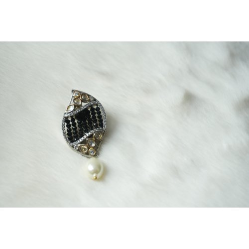 19v9hgEe1r2XBckomHlOVJwWKhqJrohoh.jpg Black Leaf Shaped Pearl Drop Earrings