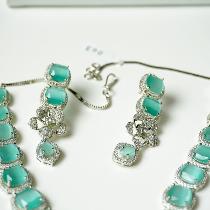 1AzgtnViL2GY0XKFQDANQPEvYxbWnW9E0.jpg Mint Green AD Necklace Set