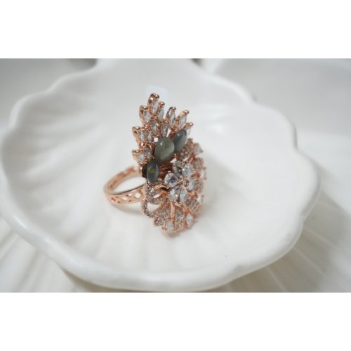 1DRAXj3xG7bF6vEpLm3MX8ZQ9JlHQlipj.jpg Crystal White Cocktail Ring