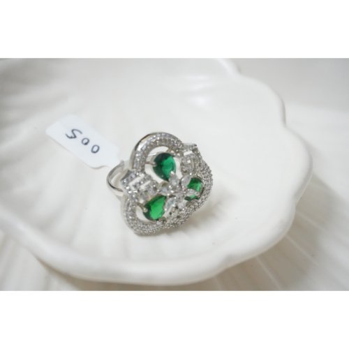 1DhzqM2kD5UuGn3qzl5Kl2MoUENE9q1fI.jpg Emerald Blossom AD Ring