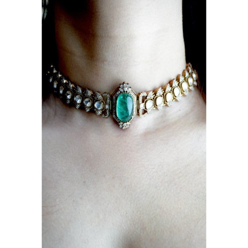 1EQ104ZUfyNVGXmBscg3egr9vx_lBp_ap.jpg Emerald Traditional Kundan Choker Necklace Set