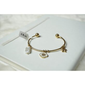 Gold Stone Clover and Pearl Charm Bracelet