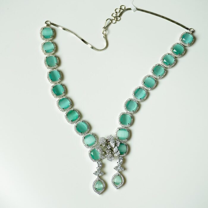 1Eji1uAOIENzUZm1wv98tVaPkiwjGTUTX.jpg Mint Green AD Necklace Set