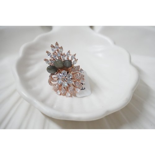 1HRb59K5RrjNx_ZmwIDp-BFRl7iwqjErE.jpg Crystal White Cocktail Ring