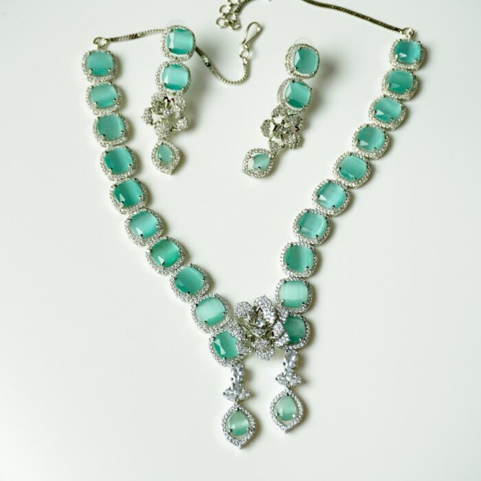 1IJUTC4AQl1PQSwxKe0i69Y_kAFIb0hlV.jpg Mint Green AD Necklace Set