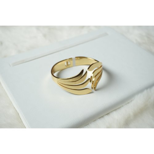1KGVgaC16LOe3rcfoF1WjqlHKDMFYyOJv.jpg Gold Curved Cuff Bracelet