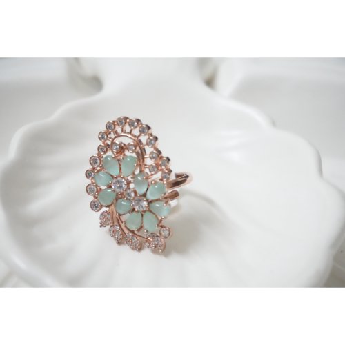1KL3y44v2t7zmzztm0zEx2voKx2iCTqNR.jpg Green Dazzling Swirl Ring