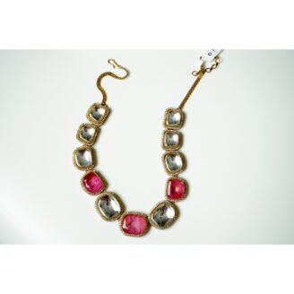 1MpPykoHWBXsm96eaLGkNQRH4_R1ogFmi.jpg Pink & White Stoned Moissanite Kundan Necklace Set