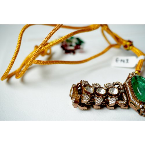 1MynDTIHhctAUsbRU6DbsT8KHKquH-qf3.jpg Emerald Traditional Kundan Choker Necklace Set