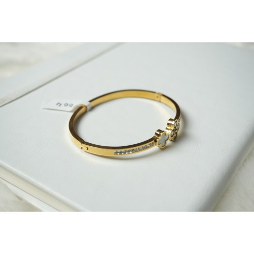 1Prz2E-G1V2ygpjgLFWSldW2iTIi4iCyJ.jpg Gold Clover and MOP Rhinestone Bangle Bracelet