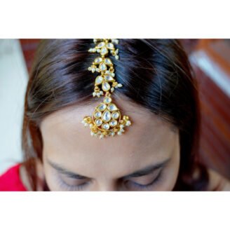White Pearl Kundal Maang Tikka