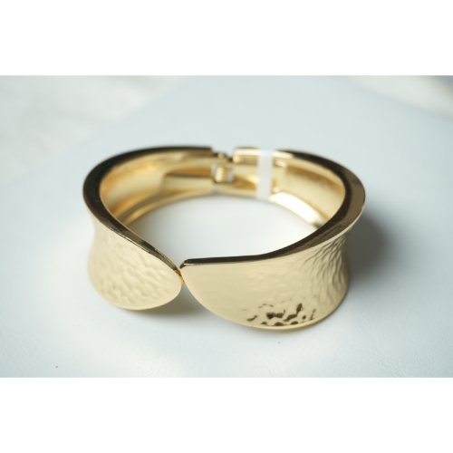 1UDIssUMbmZuxw5VseIwiTNbtTWDAf49g.jpg Gold Hammered Textured Sculptural Twist Cuff Bracelet