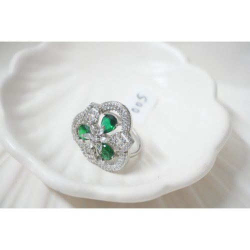 1U_9qQ0HUjjrR4s9VkEdAMAGuBaQmRJqs.jpg Emerald Blossom AD Ring