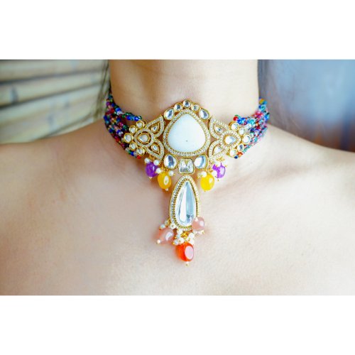 1UptBh8rWC2T5sZNdHTMpyyVM3gmPyLw-.jpg Choker Kundan Necklace with multi-beads Set
