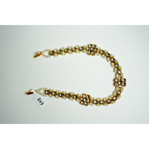 1Xi0to5YQeyRZ0YA_eLQyZUKJCkEkwjy4.jpg Clear Stoned Kundan Sheeshpatti