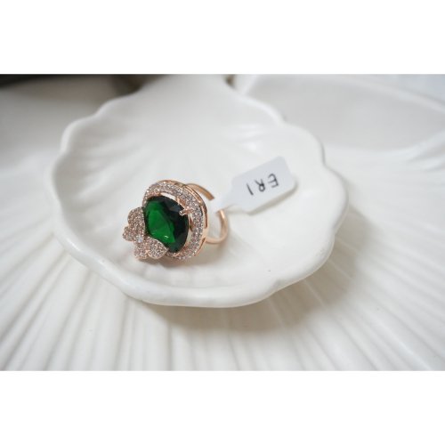 1Yi_v6RdtksPfrVkNJ4NZY1YoYvkErOsM.jpg Royal Green Emerald Cocktail Ring