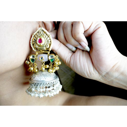 1aWfWzrhhdr45MK_SMw5lOc-fVIOqet8e.jpg Dual Tone Jhumka Pearl Earrings