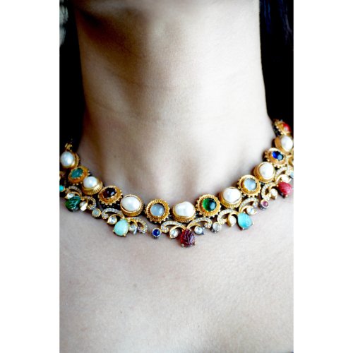 1dgfeJCr4Diy0EG0N_CEoMokpvUIi0f4G.jpg Multi-Stone Heritage Choker Necklace Set