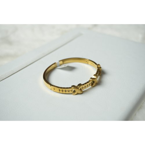1eg0HNsxpIqiTjQBtHLMHMAsInKImJnaX.jpg Gold Studded Bangle Bracelet