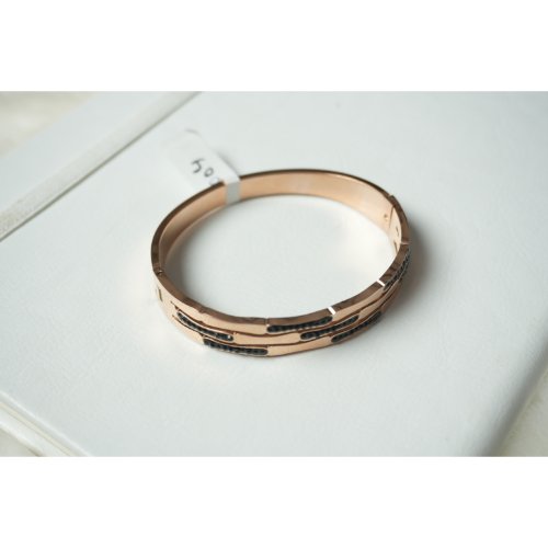 1gx-0aGZ3hIRU42QOoHOY6feSU4TgSj2G.jpg Rose Gold Black Stoned Bracelet