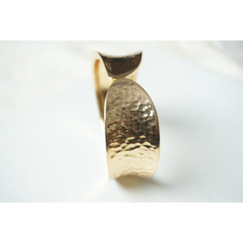 1iY2ArVMj2Xx9hPAEEKo_fPyNWd5BEpit.jpg Gold Hammered Textured Sculptural Twist Cuff Bracelet