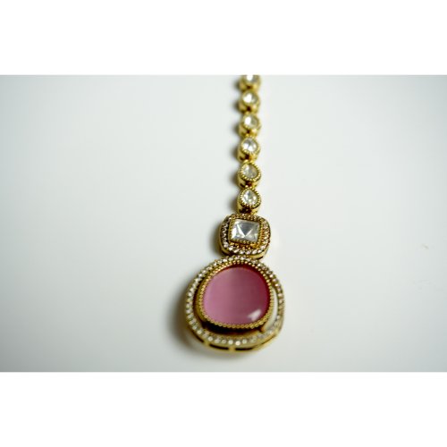 1j28mqMbknkcP5_wl_hwoNtQSCuPJOjxd.jpg Pink Stoned AD Maang Tikka