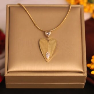 22k Gold Plated Chain Necklace with Heart & Leaf Shaped Pendant