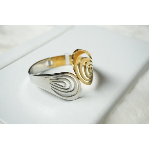 1jW3IVuAuLo0825T3FYQLNXhSWq2i08bn.jpg Two Toned Wavy Cutout Cuff Bracelet