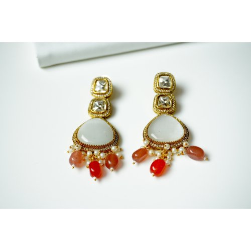 1kNMiekI_j5aLCYXc6jfQ3VCSlwFefGjF.jpg Choker Kundan Necklace with multi-beads Set