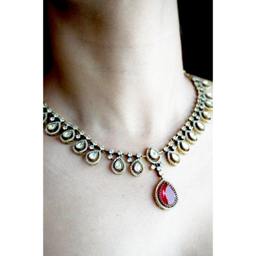 1mQqUrg0ahdCbyU2hOd6JxiNmcFsREV-S.jpg Ruby Polki Droplet Necklace Set