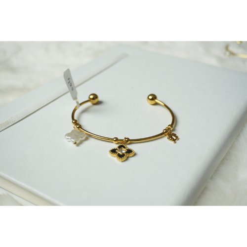 1oD9Wa97L_IwAa7DzWvFpKc4szvvKuxSM.jpg Gold Black Clover Charm Bracelet