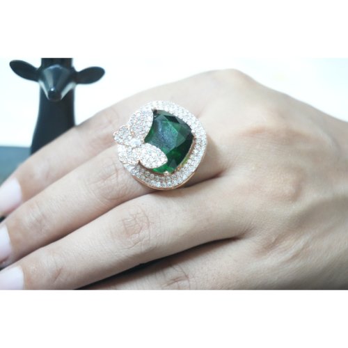 1qKTS3w3EUrrJAzWnzgHwBTuBf7YG9NTP.jpg Royal Green Emerald Cocktail Ring