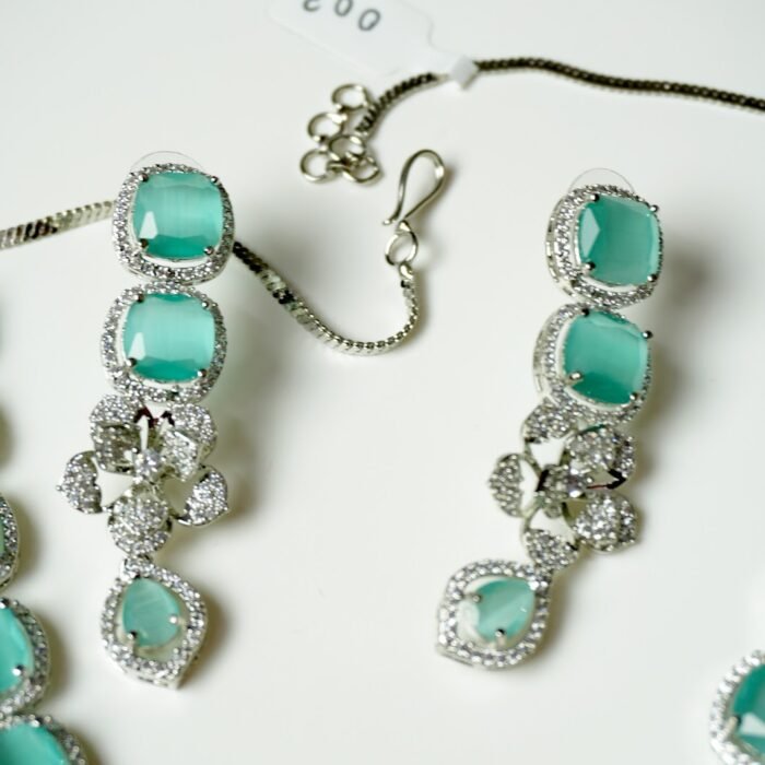 1qsNhBPr8Z_agog_TSoYzW0FcvKZ4SkVN.jpg Mint Green AD Necklace Set
