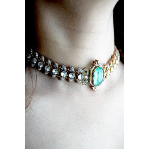 1uXP6MxbzX6pb0pgS7NqGHot6gfFoMmVU.jpg Emerald Traditional Kundan Choker Necklace Set