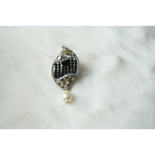 1vJco2Eq4gPDhiuMDC7CVjUh0I3KqPmXK.jpg Black Leaf Shaped Pearl Drop Earrings