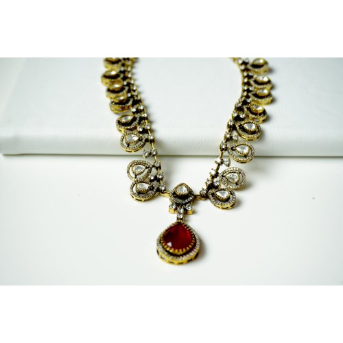 1vxHA9OuTJHbfMnPO8XUxQGHncAKi0wZZ.jpg Ruby Polki Droplet Necklace Set