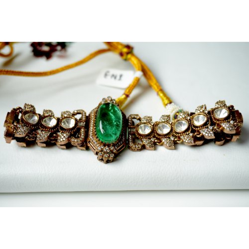 1w1kjNmlpCrEpAvdNwh12-dsO-nPWFO8.jpg Emerald Traditional Kundan Choker Necklace Set