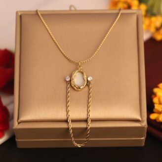 22k Gold Plated Chain Neckalce with Oval Shaped Pendant