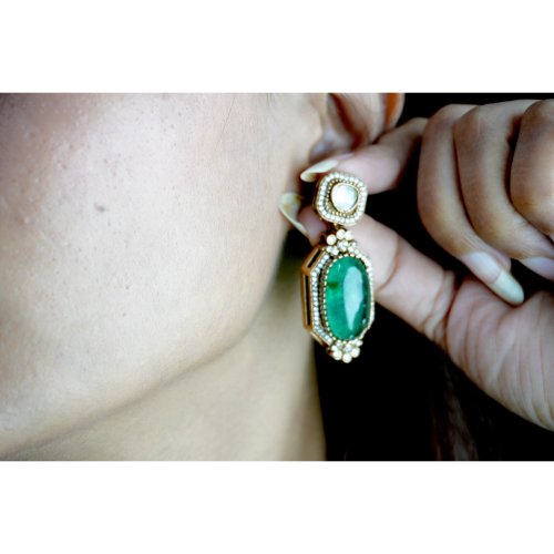1wF_ha7FcOJ-un-llPdV9rNrZRZNtB9jA.jpg Emerald Traditional Kundan Choker Necklace Set