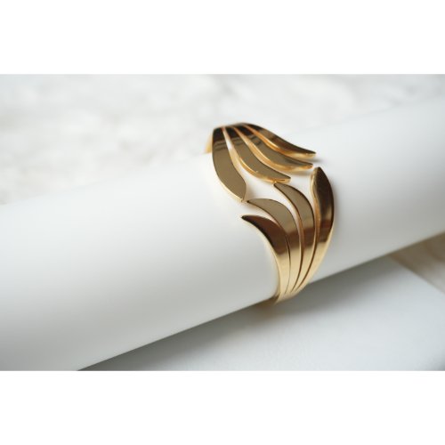 1xuWHTPmiyaUlDaf70exq13RkrDKnAodg.jpg Gold Curved Cuff Bracelet