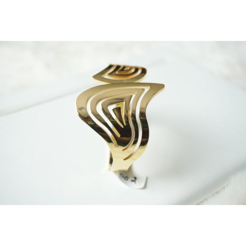 1yDL8vuvqQeh9sMUCspTGlTHnoC8em1wD.jpg Gold Geometric Cuff Bracelet